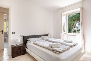 2 chambres, fer et planche à repasser, Wi-Fi, draps fournis
