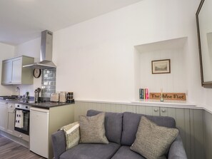 Cookware/dishes/utensils - Wee Flat (Avoch)