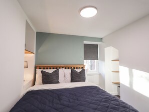 1 bedroom, individually decorated, individually furnished, free WiFi - Wee Flat (Avoch)