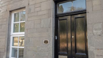 تفاصيل الفندق من الخارج