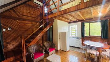 Basic Cabin | Interior