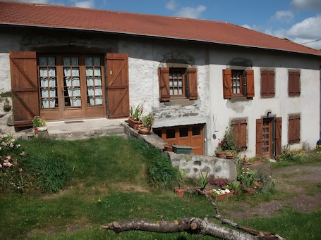 Exterior detail. Holiday Home 'Le Paillassou' with Mountain View and Wi-Fi