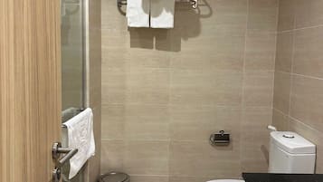 Basic Double Room, City View | Bathroom