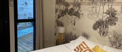 Chambre double, patio, vue sur la cour intérieure | Système d’insonorisation, accès au Wi-Fi (inclus), literie fournie