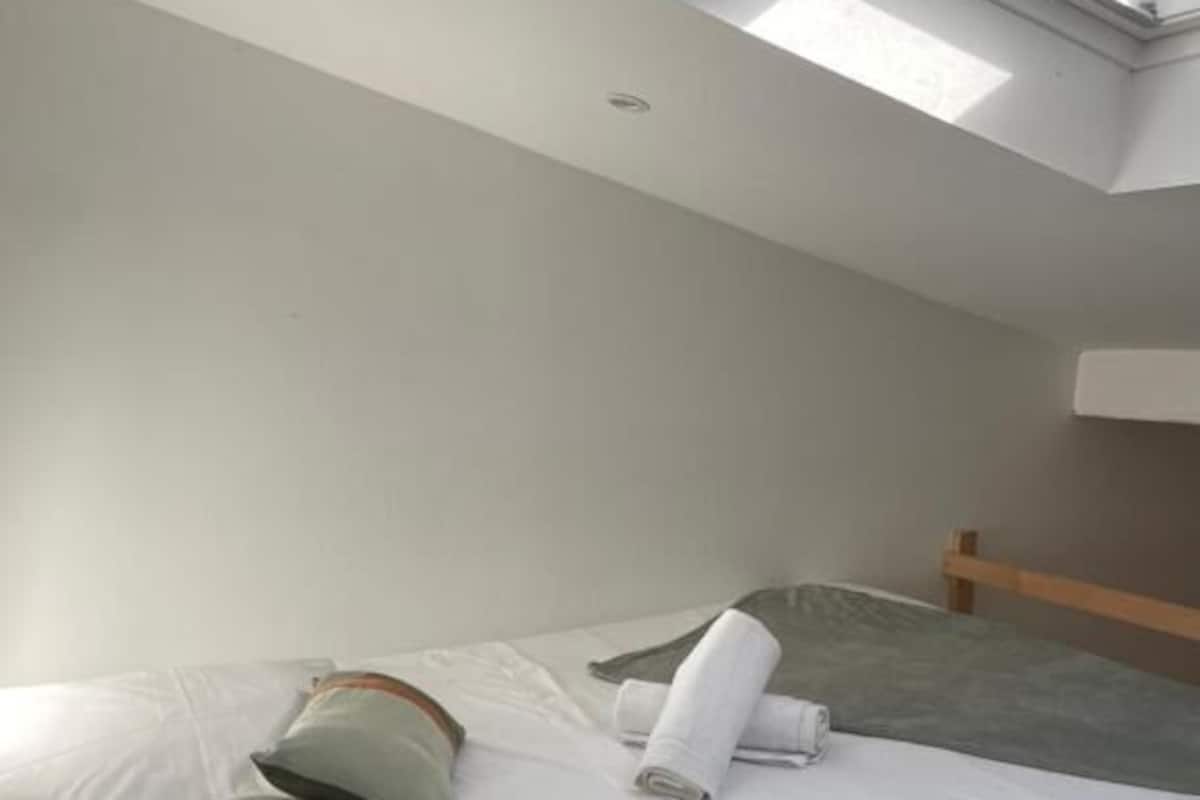 Studio, Patio | Soundproofing, free WiFi, bed sheets