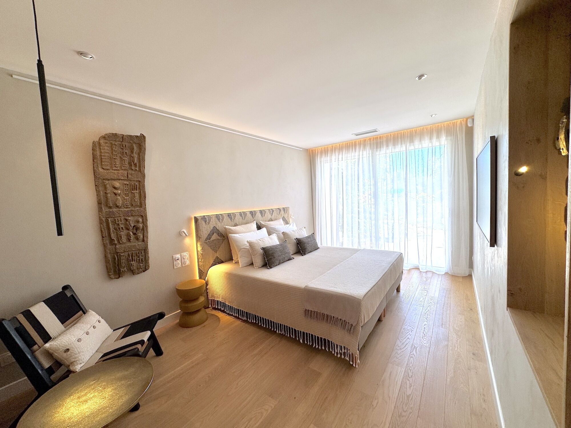 Doppelzimmer, 1 King-Bett, eigenes Bad, Poolblick | Betten mit Memory-Foam-Matratzen, Zimmersafe, individuell dekoriert