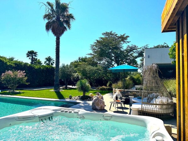 Bồn tắm spa ngoài trời