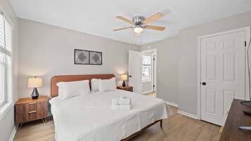 2 chambres, fer et planche à repasser, Wi-Fi, draps fournis