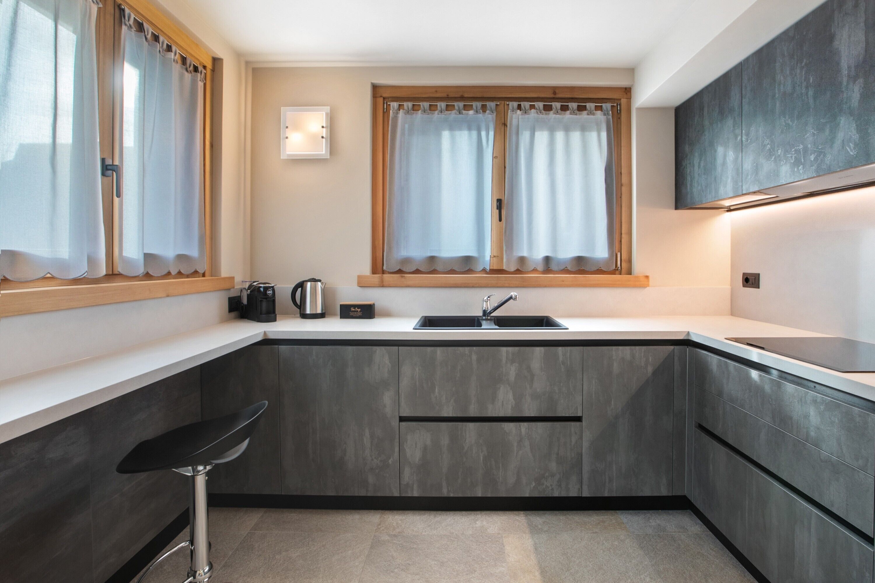 Refrigerador, microondas, horno, placa de cocina