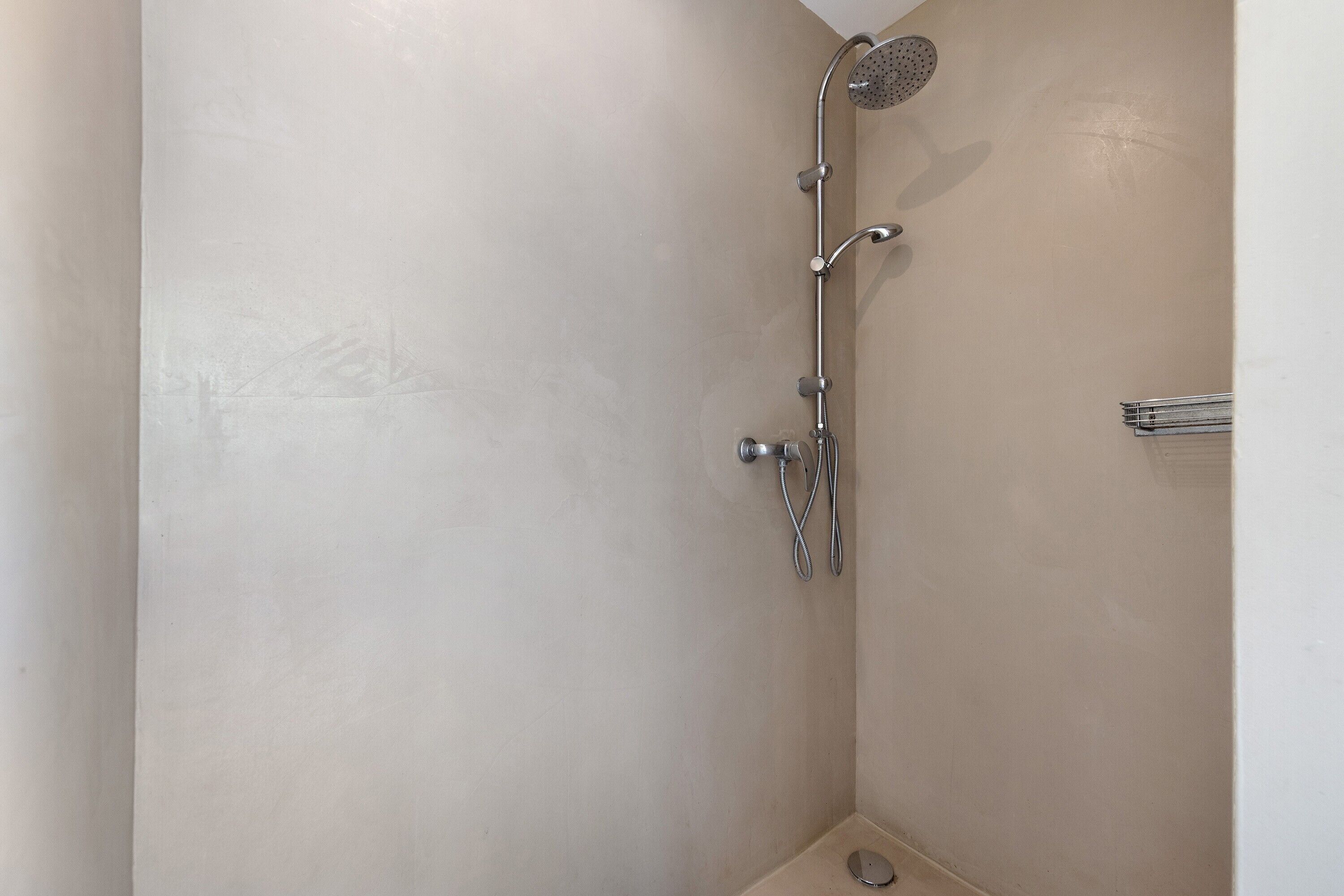 Douche, serviettes fournies