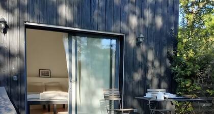 Gästezimmer La Forestière 2 mit separatem Zugang in grüner Umgebung