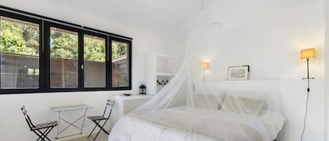 WiFi, bed sheets