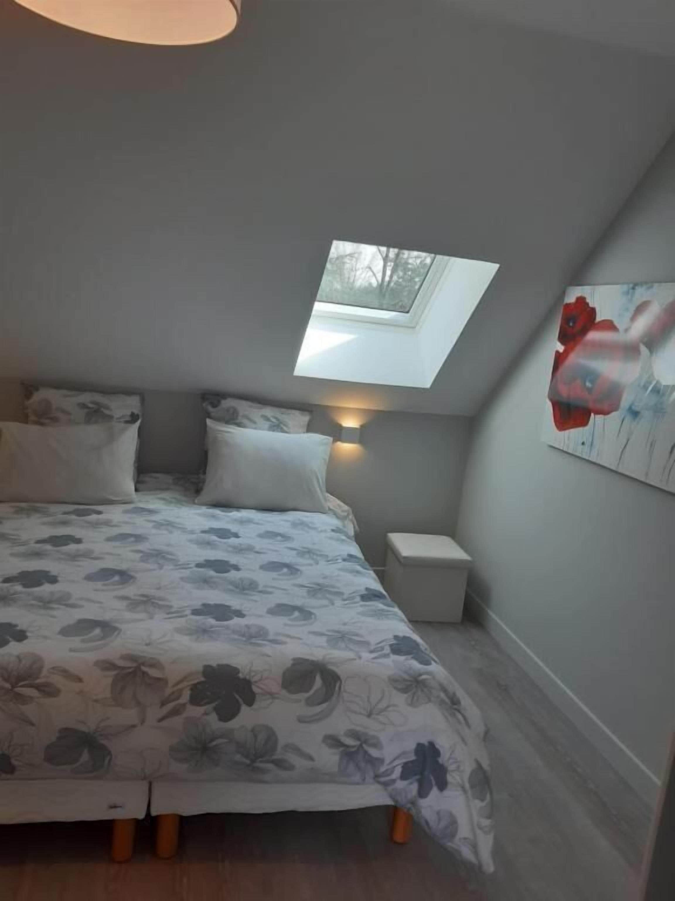 Chambre Familiale, salle de bains privée | Ameublement personnalisé, bureau