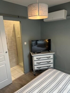 Habitació doble estàndard, bany privat, vistes al jardí | Mobiliari individual i escriptori 