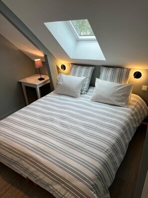 Standard Double Room, Private Bathroom, Garden View | Individually furnished, desk, laptop workspace, blackout curtains - Oh Fleurs des Champs (Chaumont-sur-Tharonne)