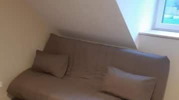 Habitación familiar, baño privado, vistas al jardín | Zona de estar