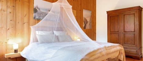 WiFi, bed sheets