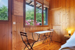 Dining - La Forestière 3 Guest Room with Private Entrance in a Green Setting (Lacanau)