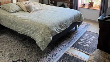 2 bedrooms, internet, bed sheets