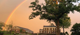 The Headmaster's Suite: Charming, Upscale Getaway at Mustard Seed Hill