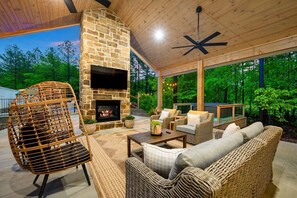 Terrace/patio - Private Pool Cabin | Dogs OK+Fenced Yard | Playset (Broken Bow)