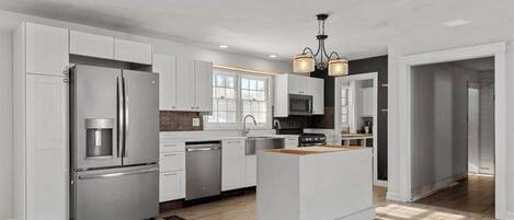 Microondas, horno, placa de cocina, lavavajillas