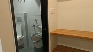 Comfort Quadruple Room | Bathroom | Shower, towels, soap, shampoo - Shree ShyamRaj Hotel (Ujjain)