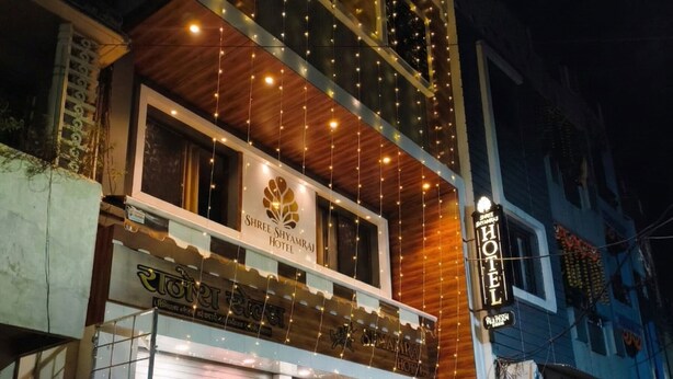 A two-story building with a sign for Shree Shyamraj Hotel. - Shree ShyamRaj Hotel (Ujjain)