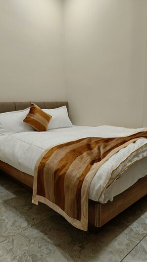 エコノミー ダブルルーム | WiFi (無料)、ベッドシーツ