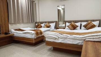 Family Studio | Free WiFi, bed sheets