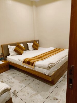 Habitación triple superior | Wifi gratis y ropa de cama