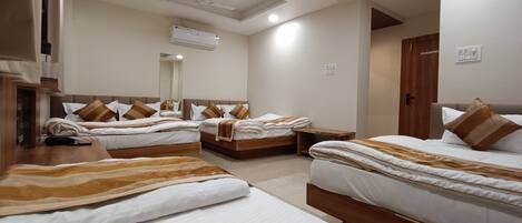 Family Studio | Free WiFi, bed sheets