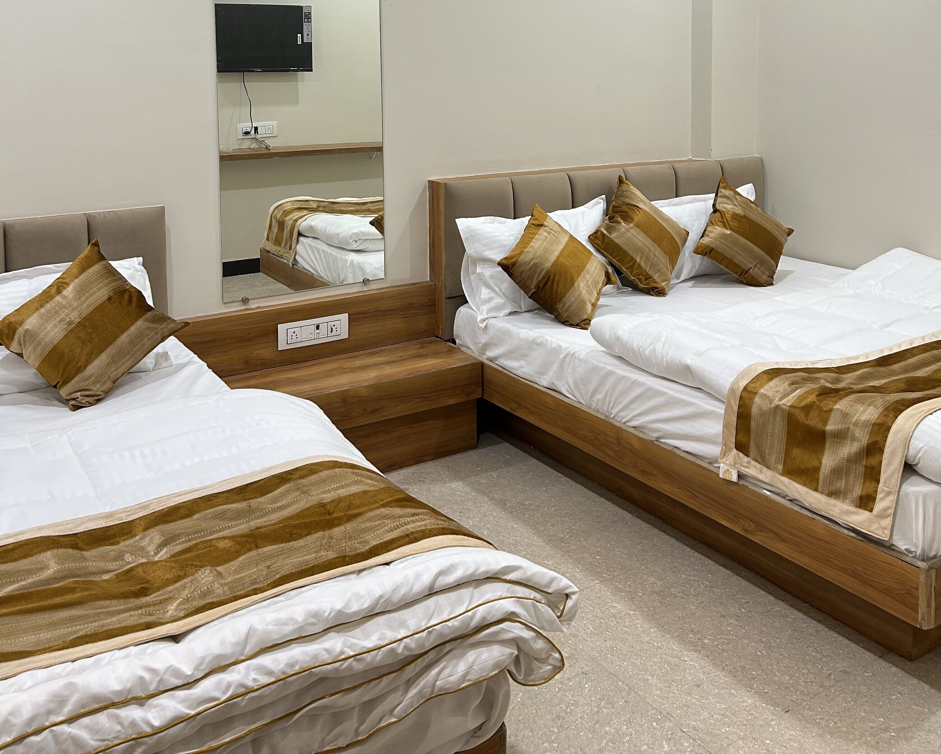 Habitación triple superior | Wifi gratis y ropa de cama