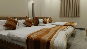 Deluxe Quadruple Room | Free WiFi, bed sheets - Shree ShyamRaj Hotel (Ujjain)