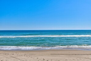 On the beach - Dune Our Thing - 3 Bedroom Oceanfront Condo with Private Deck and Community Pool (Kure Beach)