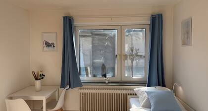 Helles Studio nahe Hamburg | A1 und A24