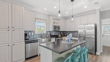 House | Private kitchen | Full-size fridge, microwave, oven, stovetop
