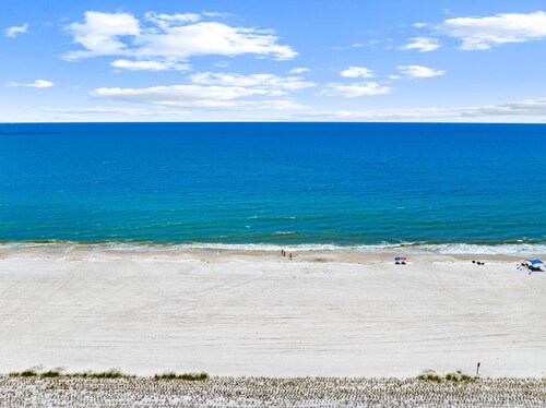 Pet Friendly Beach House - Lazy Palms