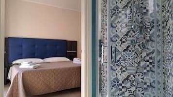 Doppelzimmer, Stadtblick | Badezimmer | Dusche, kostenlose Toilettenartikel, Haartrockner, Bidet