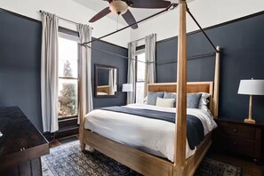 5 Schlafzimmer, Schreibtisch, Bügeleisen/Bügelbrett, Reisekinderbett