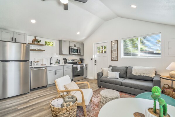 Living area - The Kiowa Estate - Main House + Cottage, Sleeps 12 (Colorado Springs)