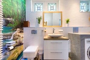 Dusche, Haartrockner, Handtücher
