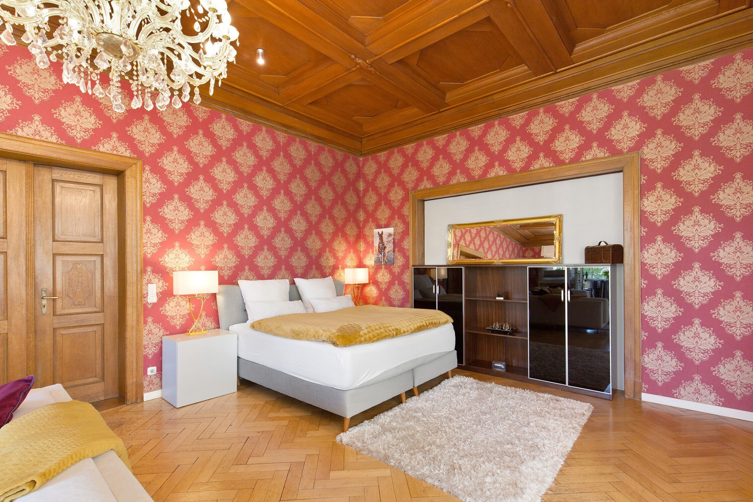 2 habitaciones, tabla de planchar con plancha, wifi y ropa de cama 