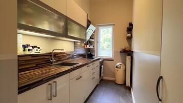 Refrigerador, horno, parrilla de estufa y lavavajillas