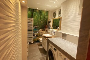 Dusch, hårtork och handdukar