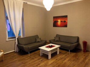 Living area - Vacation apartment Hans - Comfortable vacation apartment between the old town & Elbe cycle path (Dresden)