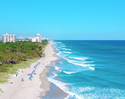 Coastal Retreat: Directly Across from Beach w/ Heated Pool & 2 King Suites