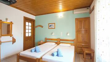 Double Room | Wi-Fi de cortesia, roupa de cama