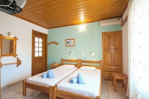 Double Room | Wi-Fi de cortesia, roupa de cama