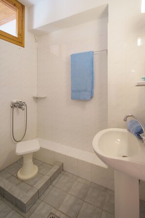 Bathroom - angela studios (Skiathos)